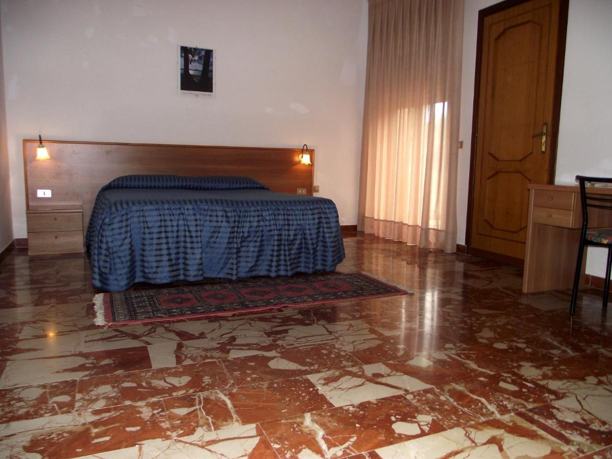 Hotel Ristorante Mosaici Пьяцца-Армерина Номер фото
